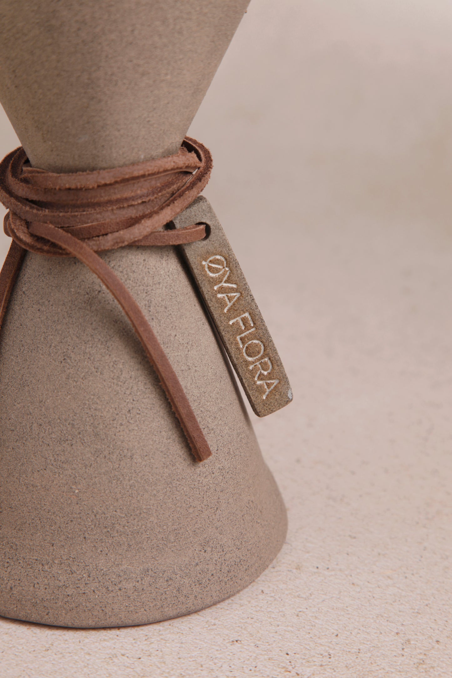 Kōhī, the poor over coffee maker in salt & pepper clay