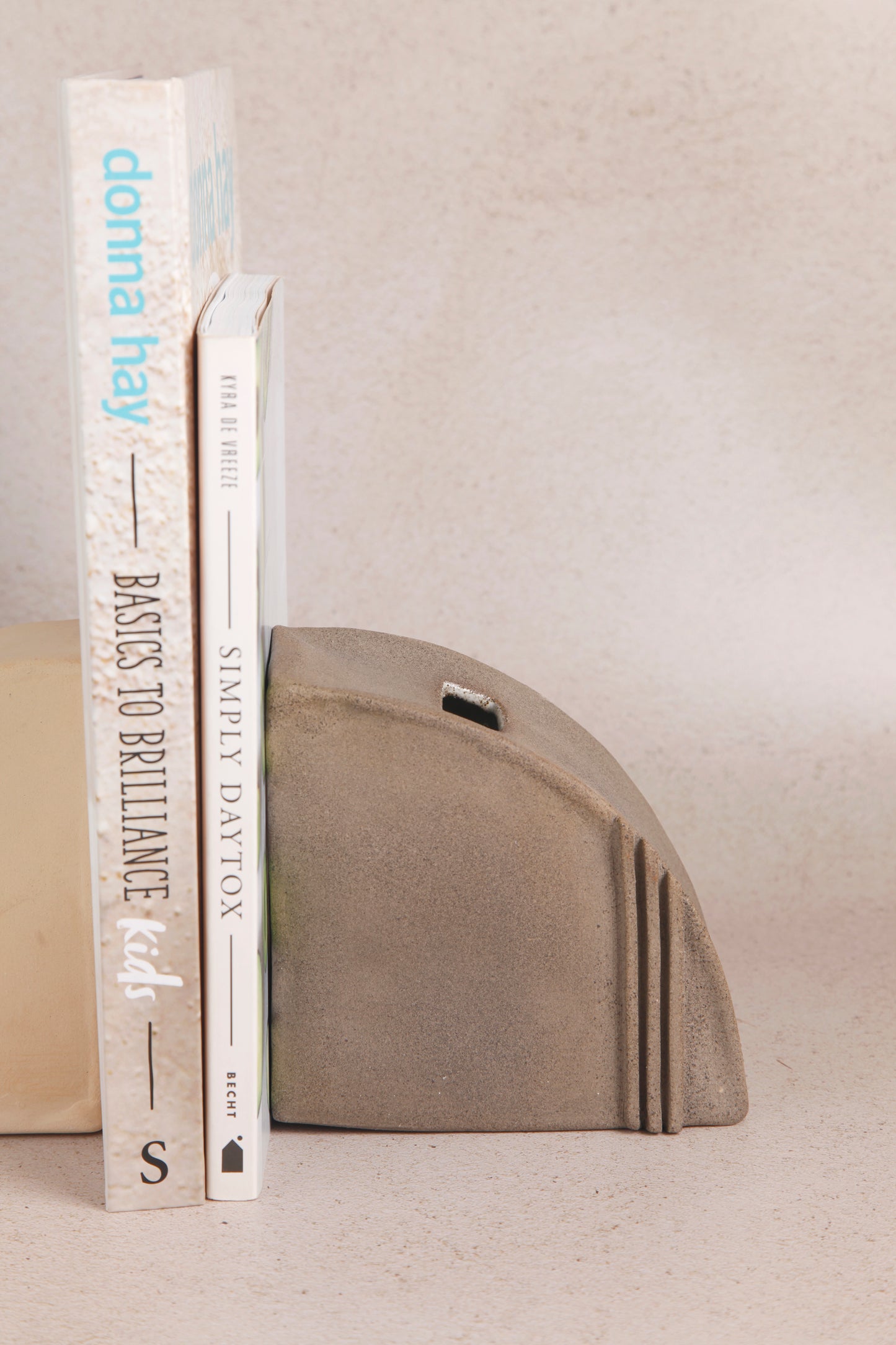 Fin, a ceramic book holder and vase in salt & pepper